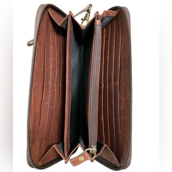 Duluth Trading Co Brown Leather Wristlet Wallet Sleek Design EUC - Picture 12 of 13